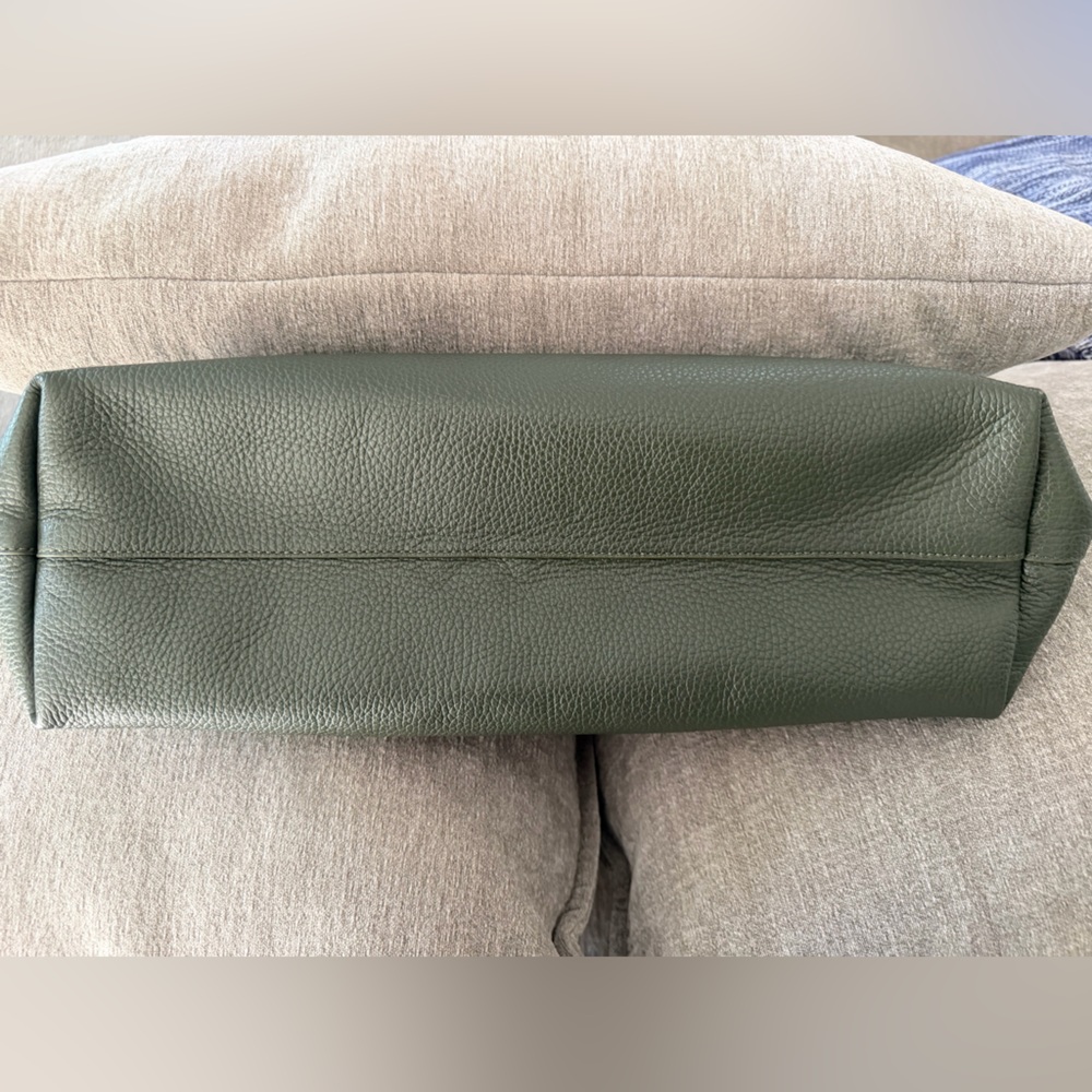Cuyana Easy Tote in “Dark Olive” - Picture 3 of 9